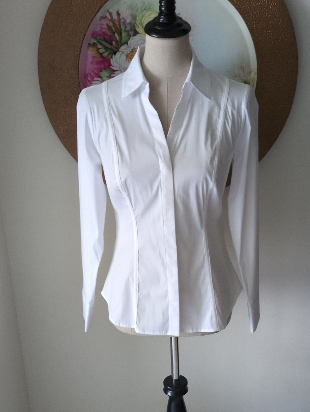 White House Black Market Women's White Fitted Button-Front Shirt